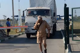 34 xe tải đầu tiên trở về Nga sau khi cung cấp viện trợ cho Luhansk