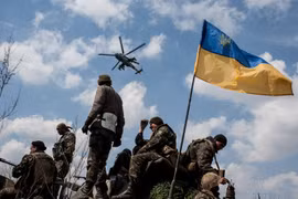 Ukraine doạ bắn hạ bất cứ máy bay do thám của Nga 