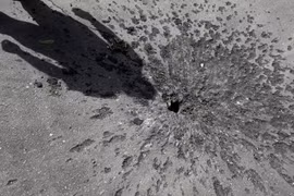 Quân đội Ukraine liên tục nã pháo, Nga sơ tán các nhân viên hải quan 