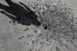 Quân đội Ukraine liên tục nã pháo, Nga sơ tán các nhân viên hải quan 