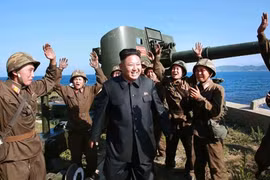 Triều Tiên "khoe" sức mạnh quân sự trong vùng biển tranh chấp với Hàn Quốc