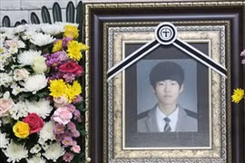 Vụ chìm phà Sewol: Người Hàn Quốc thương tiếc cậu thiếu niên anh hùng