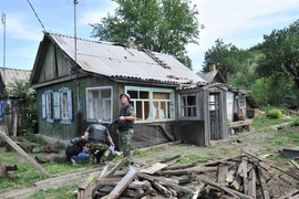 Nga mời đại sứ 18 nước "vi hành" thị trấn biên giới trúng pháo kích từ Ukraine