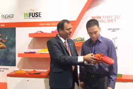 Dow Elastomers giới thiệu chất dẻo hiệu suất cao ứng dụng công nghệ INFUSE tại Triển lãm Da và giày Việt Nam 2015