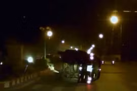 Xem cảnh lái xe say rượu khiến ôtô lật ngang giữa đường Tố Hữu