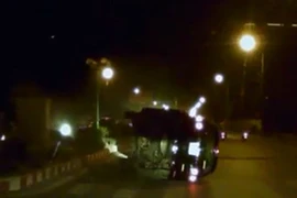 Xem cảnh lái xe say rượu khiến ôtô lật ngang giữa đường Tố Hữu