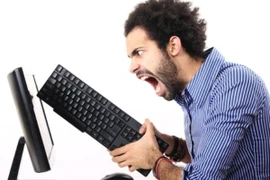Điên tiết với máy tính, người dùng… xả súng tới tấp