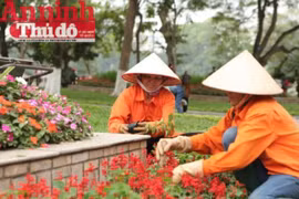 Thú vị những hình ảnh Thủ đô chuẩn bị cho lễ kỷ niệm 30/4