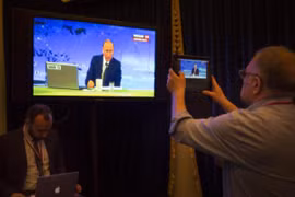 Tổng thống Putin đối thoại trực tiếp: “Muốn người dân tin, chúng ta phải có trái tim!“