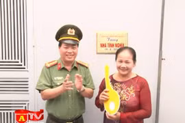 Khánh thành nhà tình nghĩa tặng thân nhân liệt sỹ CAND Nguyễn Văn Minh