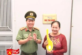 Khánh thành nhà tình nghĩa tặng thân nhân liệt sỹ CAND Nguyễn Văn Minh