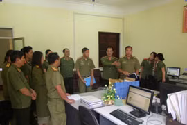 Đoàn cán bộ Bộ An ninh Lào tham quan công tác hồ sơ lưu trữ tại Lạng Sơn