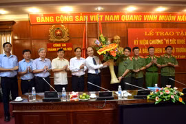 Đón nhận Kỉ niệm chương “Vì sức khỏe nhân dân” và Bằng khen của Bộ trưởng Bộ Y tế