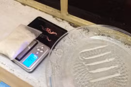 Bị truy nã vẫn tổ chức bán ma túy