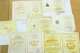 Bóc gỡ đường dây 8X chuyên làm bằng giả