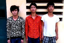 Bị gọi điện thúc, tới cửa hàng đâm chết chủ nợ