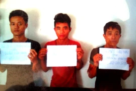 Đánh đập, cướp tài sản của "tình địch" ở nghĩa trang 