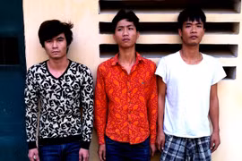 Bị gọi điện thúc, tới cửa hàng đâm chết chủ nợ