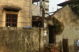 Kịp thời giúp dân dập tắt đám cháy