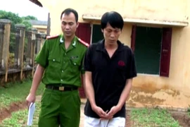 Bắt khẩn cấp kẻ dùng xăng sát hại mẹ và nhiều người thân 