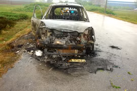 Cướp xong, lột quần áo, đốt xe taxi của nạn nhân 