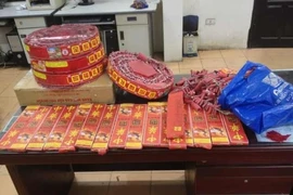 Bắt 2 đối tượng mua bán trái phép pháo nổ