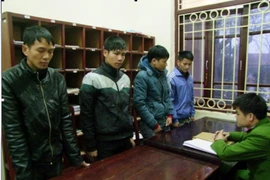 Lại côn đồ làng say rượu, đánh người ngày Tết