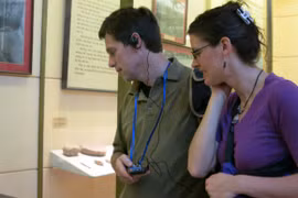 Tham quan bảo tàng không cần hướng dẫn viên