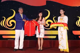 Động Lực tài trợ trang phục thi đấu cho Đoàn TTVN