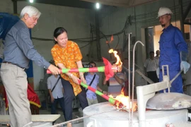  Cận cảnh lễ chập lửa đúc 60 tượng vàng Thánh Gióng