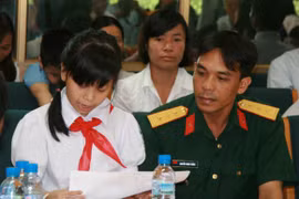 Bé gái lớp 3 giành giải Nhất cuộc thi "Viết thư gửi các chiến sỹ canh giữ biển đảo quê hương"