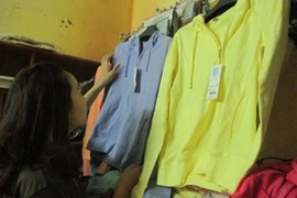 3,5 triệu đồng một chiếc áo chống nắng, ai mua không?