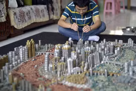  “Xây” thành phố từ 50.000 đồng tiền xu