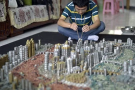  “Xây” thành phố từ 50.000 đồng tiền xu