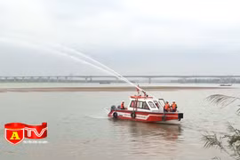 Chuyện về những người lính PCCC & CNCH trên sông