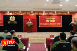 Khai mạc lớp tập huấn điều lệnh, quân sự, võ thuật CAND năm 2021