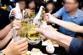 Nghiêm cấm lợi dụng việc đề bạt, bổ nhiệm để "tiệc tùng", nhận quà