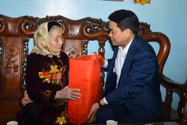 Chủ tịch UBND TP Hà Nội chúc Tết gia đình chính sách