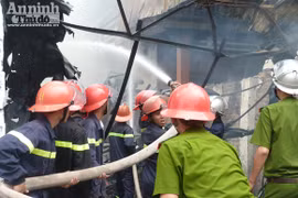 Cuộc chiến với "bà hỏa" trong vụ cháy xưởng sơn