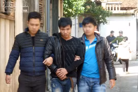 Lái buôn “hàng đá” chuyên tiếp khách trong hẻm