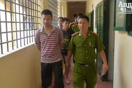 Đánh đập, cướp tiền của khách cầm đồ