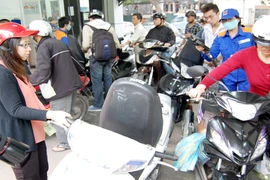 Nhắc nhở doanh nghiệp không vội vàng khi tăng giá xăng dầu