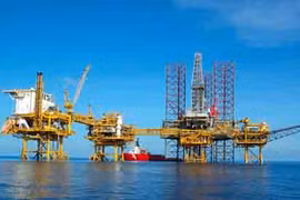 Dầu khí khó khăn, số thu nộp ngân sách giảm gần 1 nửa 