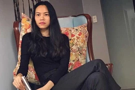 Nhà thiết kế Hoàng Ngân "chuyển nghề" vẽ tranh đầy ấn tượng