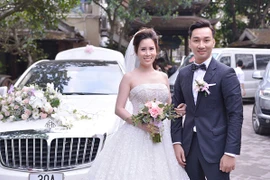 MC Thành Trung rạng rỡ đón dâu bằng xe sang Maybach