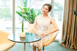 Văn Mai Hương khoe vẻ nữ tính trong sự kiện