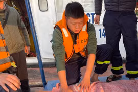 Con trai nhảy cầu được cứu sống, người mẹ viết thư cảm ơn lực lượng Công an