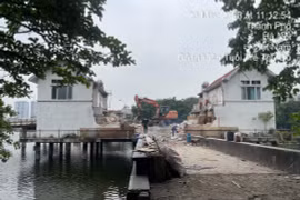 Tại công viên Tuổi trẻ Thủ đô: Các chủ thể vi phạm tự giác tháo dỡ công trình