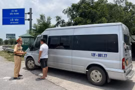 Ngừa vi phạm của xe khách, container trước khi phương tiện chuyển bánh