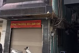 Nửa đêm ‘tóm gọn’ 5 người đàn ông cùng 2 nữ tiếp viên trong quán karaoke không biển hiệu